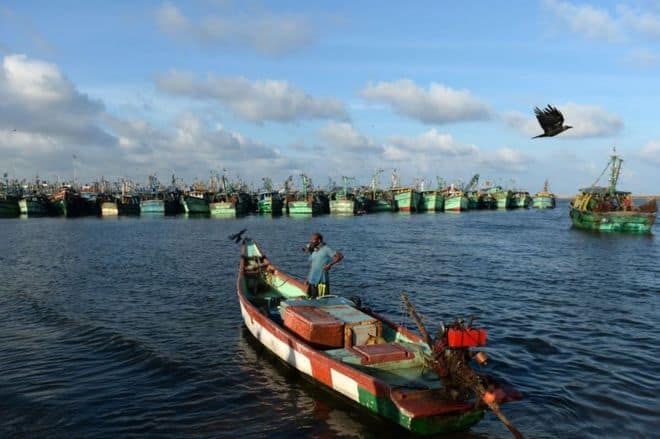 The India fishermen using cheap smartphones to map the coast