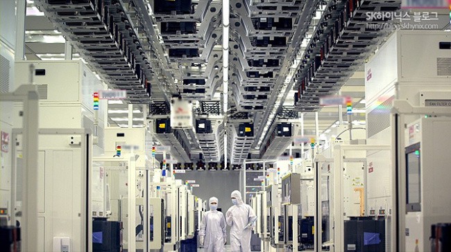 SK hynix faces fast-descending industry