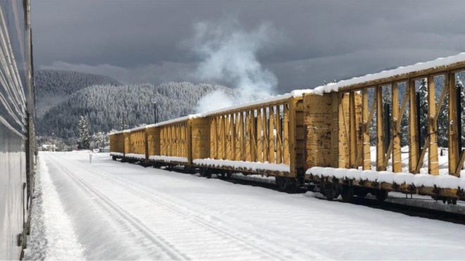 Amtrak train stuck in Oregon since Sunday is moving again