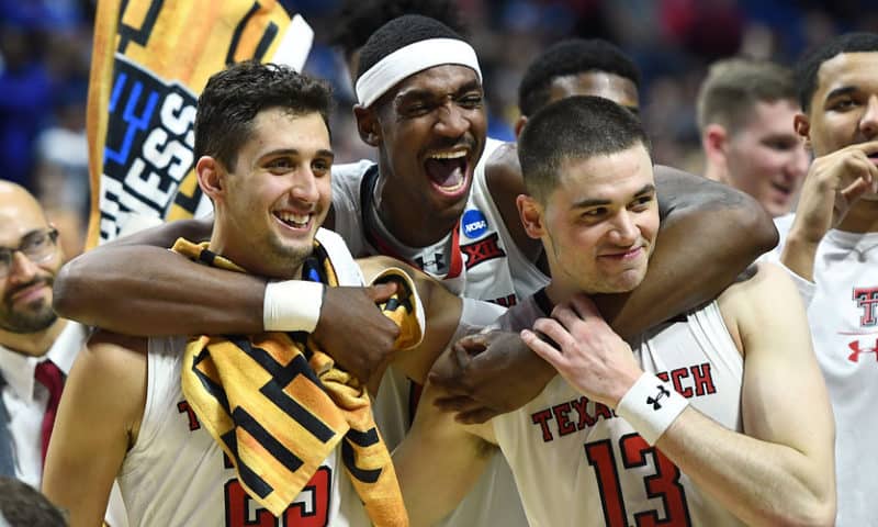 1 perfect March Madness bracket remains heading into Sweet 16