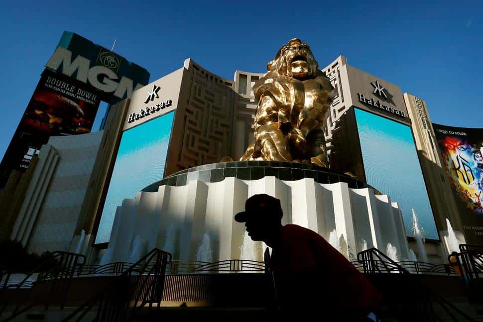 Aug 28, · MGM Resorts International, the Las Vegas-based casino operator, will layoff 18, furloughed workers.MGM's CEO Bill Hornbuckle blamed the continuing impact of the coronavirus pandemic for the.