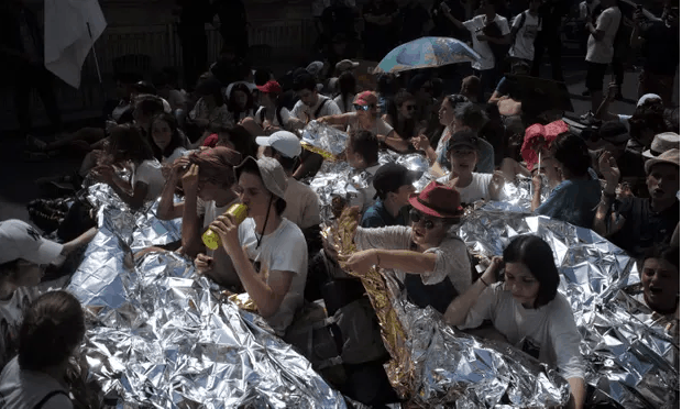 France records all-time highest temperature of 45.9C