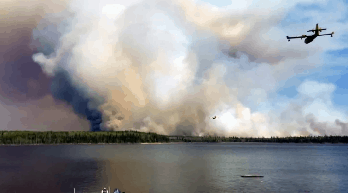 Forest fire smoke forces about 200 evacuees out of 2 Manitoba First Nations