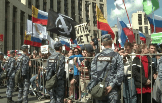 Moscow protest: Thousands demand fair elections