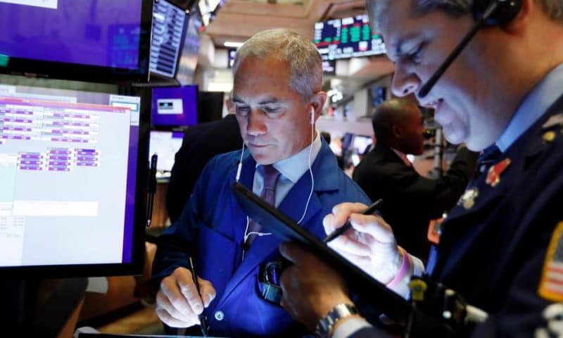 US Stock Indexes Edge up as Oil Gives up Half of Its Spurt