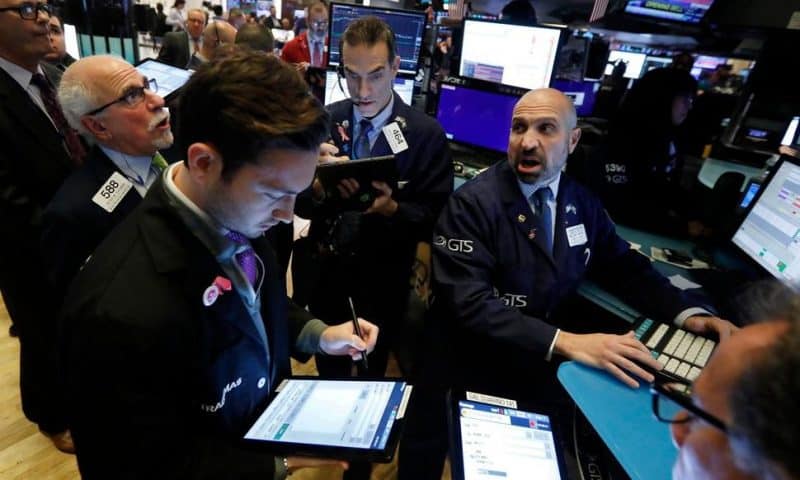 US Stocks Stumble Amid Trade Tensions, Weak Economic Data