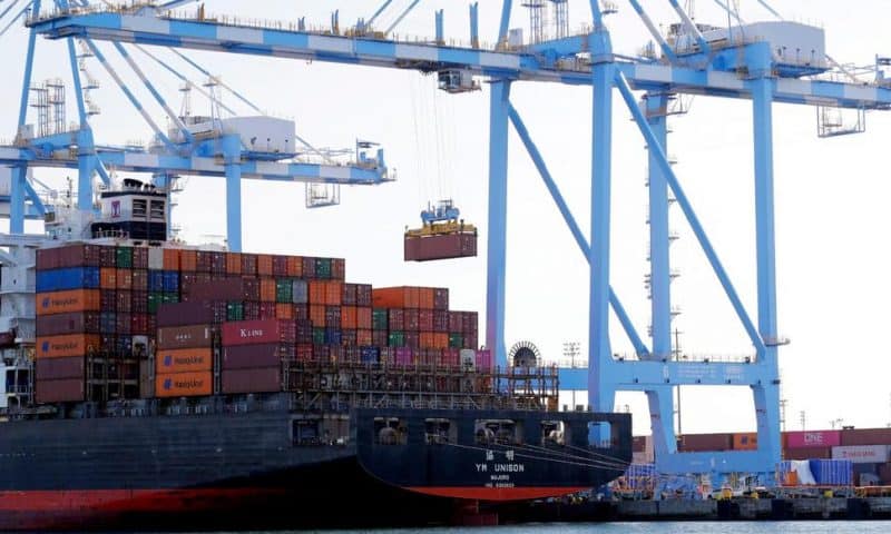 US Trade Deficit Falls 8.2% to $43.1 Billion in November