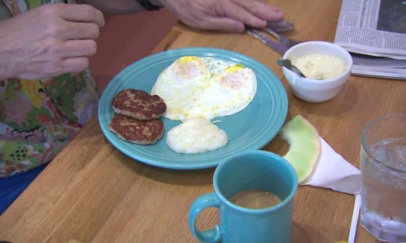 Study: Eating a big breakfast burns more calories