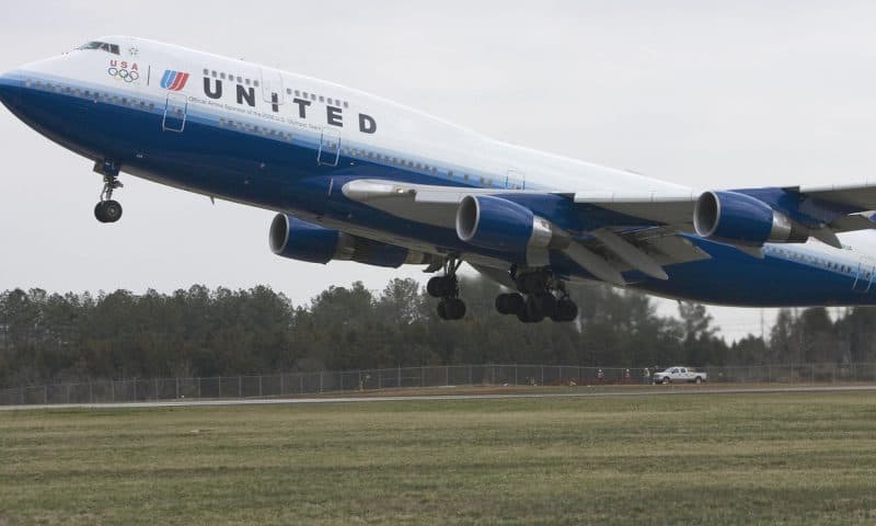 Airline stocks soar on upbeat TSA travelers data, analyst commentary