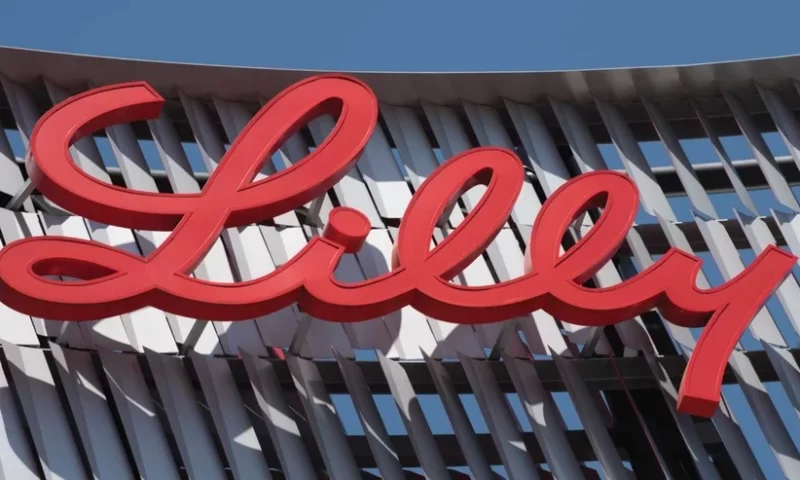 Eli Lilly kick-starts speedy FDA review for Alzheimer’s hopeful donanemab—and a one-on-one test against Aduhelm