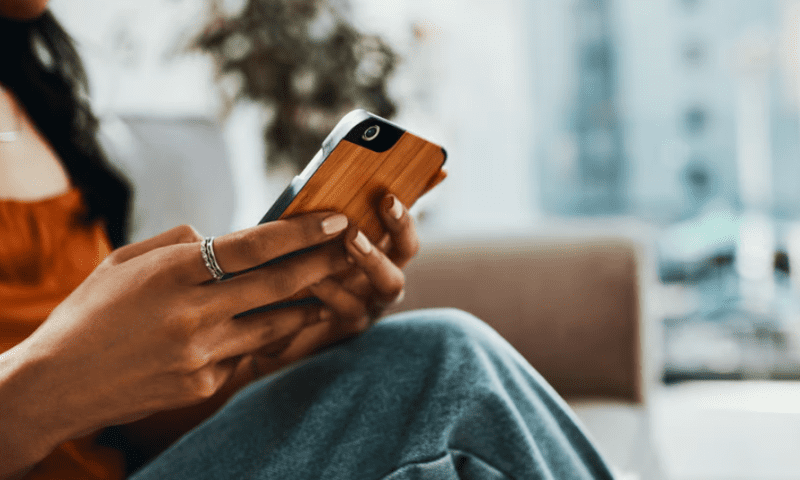 AI spots signs of mental health issues in text messages on par with human psychiatrists: UW study
