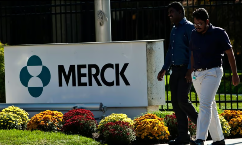 Chasing Moderna, Merck pays $50M to join race to develop cancer-preventing vaccine