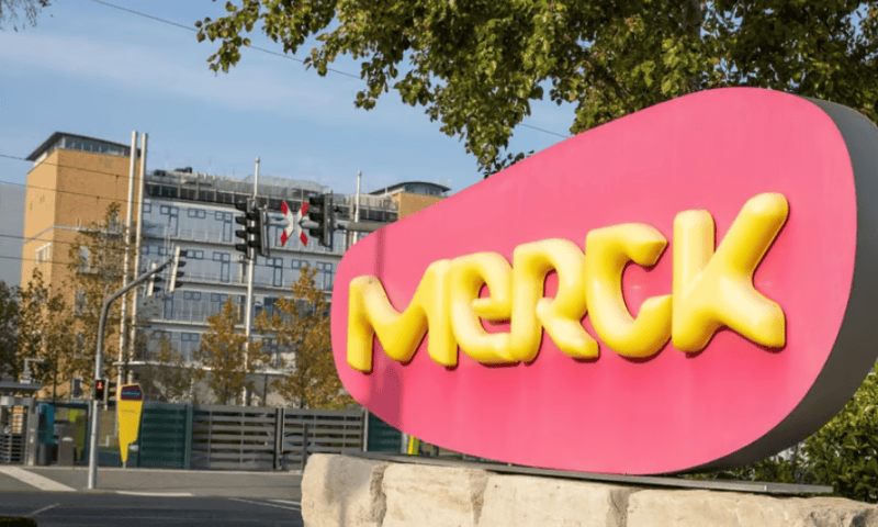 Merck KGaA, with hold still clouding prospects, guides MS drug past durability test ahead of phase 3 data