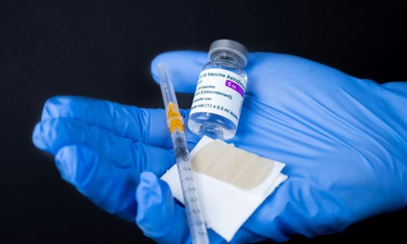 Does being infected or vaccinated first influence COVID-19 immunity?