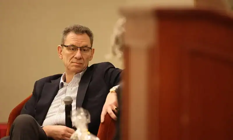 Pfizer CEO Blasts HHS’ Anti-Vaccine Policies as Revenue Outlook Dims