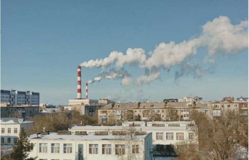 Short exposures to common air pollutants have distinct impacts on lung function and brain activity, study shows